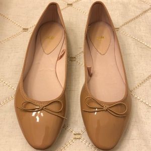 H & M NUDE PATENT FINISH BALLET FLATS SZ: 8 EUR 39